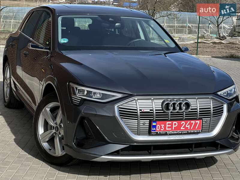 Внедорожник / Кроссовер Audi e-tron 2021 в 