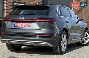 Внедорожник / Кроссовер Audi e-tron 2021 в 