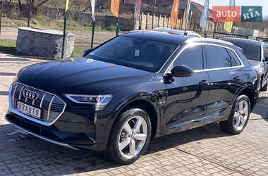 Позашляховик / Кросовер Audi e-tron 2019 в 