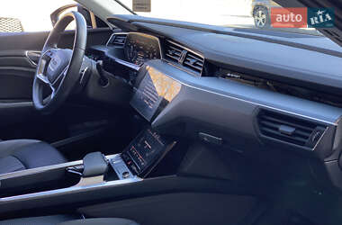 Позашляховик / Кросовер Audi e-tron 2019 в 