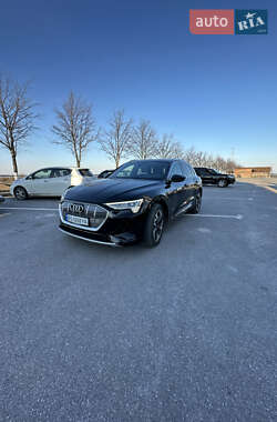 Внедорожник / Кроссовер Audi e-tron 2021 в 