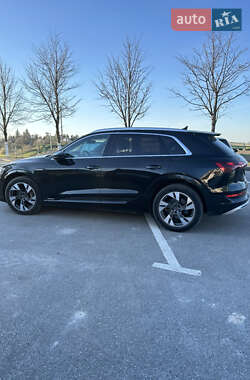 Внедорожник / Кроссовер Audi e-tron 2021 в 