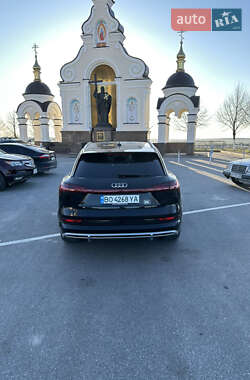 Внедорожник / Кроссовер Audi e-tron 2021 в 