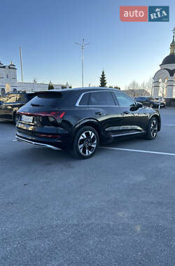 Внедорожник / Кроссовер Audi e-tron 2021 в 