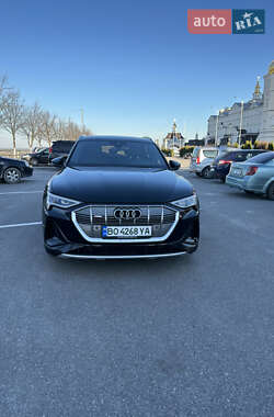 Внедорожник / Кроссовер Audi e-tron 2021 в 