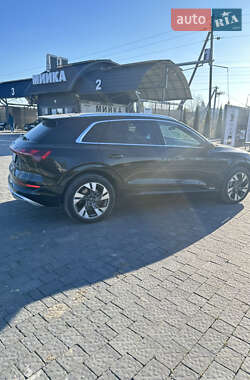 Внедорожник / Кроссовер Audi e-tron 2021 в 