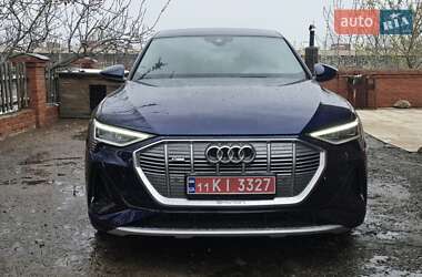 Внедорожник / Кроссовер Audi e-tron 2022 в 