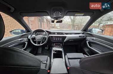 Внедорожник / Кроссовер Audi e-tron 2022 в 