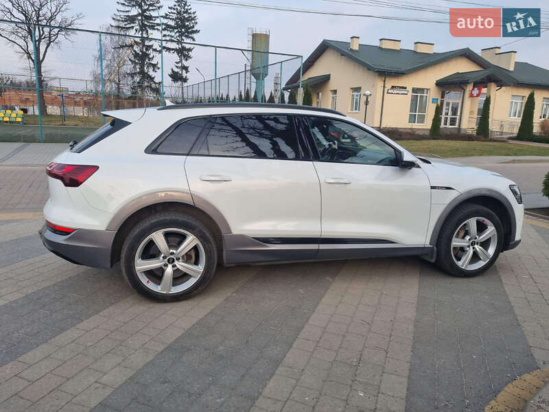 Внедорожник / Кроссовер Audi e-tron 2019 в Львове