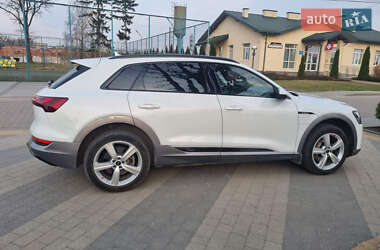 Внедорожник / Кроссовер Audi e-tron 2019 в 