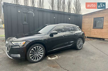 Внедорожник / Кроссовер Audi e-tron 2019 в 