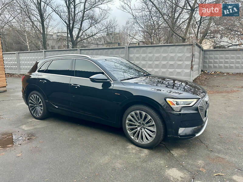 Внедорожник / Кроссовер Audi e-tron 2019 в 