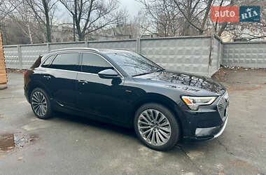 Внедорожник / Кроссовер Audi e-tron 2019 в 