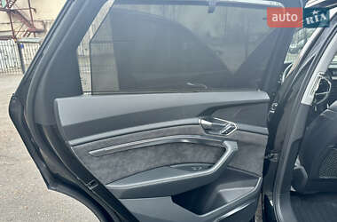 Внедорожник / Кроссовер Audi e-tron 2019 в 
