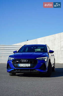 Внедорожник / Кроссовер Audi e-tron 2021 в 
