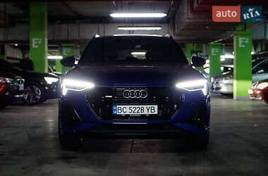 Внедорожник / Кроссовер Audi e-tron 2021 в 