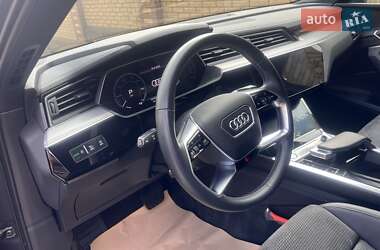 Позашляховик / Кросовер Audi e-tron 2020 в 