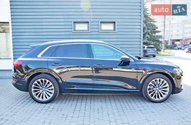 Позашляховик / Кросовер Audi e-tron 2019 в 