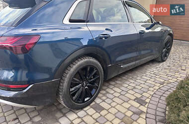 Внедорожник / Кроссовер Audi e-tron 2019 в 