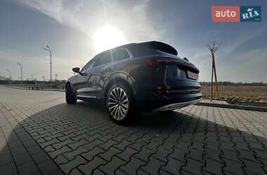 Внедорожник / Кроссовер Audi e-tron 2020 в 