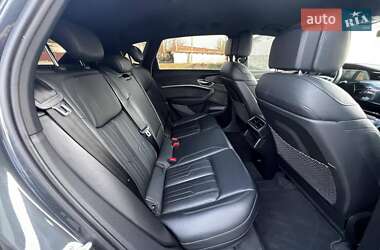 Внедорожник / Кроссовер Audi e-tron 2020 в 