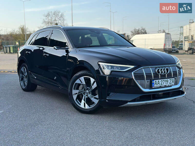 Внедорожник / Кроссовер Audi e-tron 2019 в Киеве