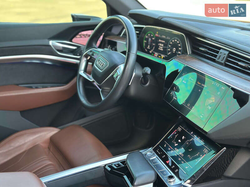 Внедорожник / Кроссовер Audi e-tron 2019 в Киеве