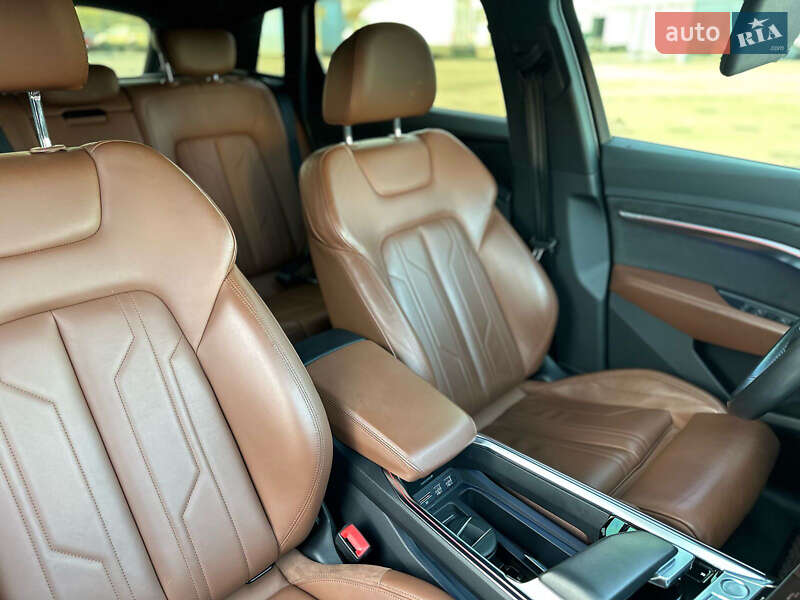 Внедорожник / Кроссовер Audi e-tron 2019 в Киеве