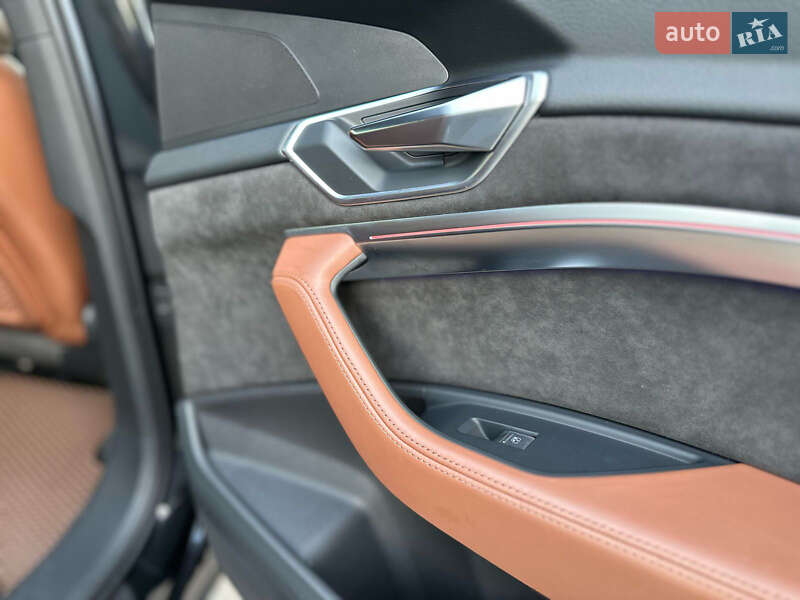 Внедорожник / Кроссовер Audi e-tron 2019 в Киеве