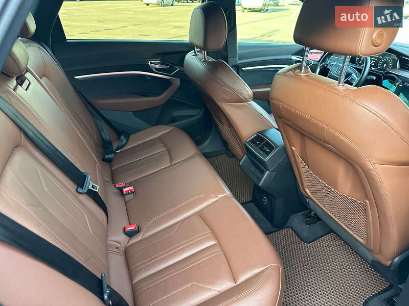 Внедорожник / Кроссовер Audi e-tron 2019 в Киеве