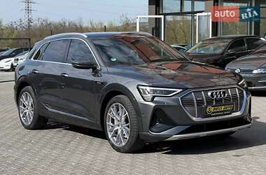 Внедорожник / Кроссовер Audi e-tron 2020 в 