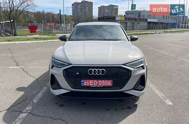 Внедорожник / Кроссовер Audi e-tron 2021 в 