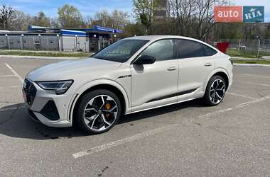 Внедорожник / Кроссовер Audi e-tron 2021 в 