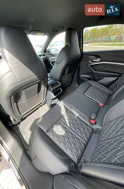 Внедорожник / Кроссовер Audi e-tron 2021 в 