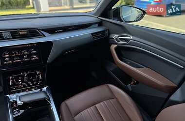 Внедорожник / Кроссовер Audi e-tron 2019 в 