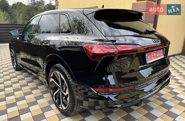 Внедорожник / Кроссовер Audi e-tron 2022 в 