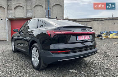 Внедорожник / Кроссовер Audi e-tron 2022 в 