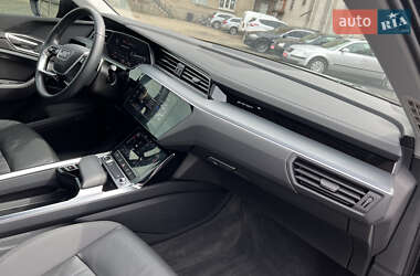 Внедорожник / Кроссовер Audi e-tron 2022 в 