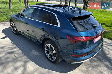 Внедорожник / Кроссовер Audi e-tron 2020 в 
