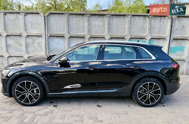 Внедорожник / Кроссовер Audi e-tron 2020 в 