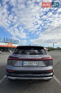 Внедорожник / Кроссовер Audi e-tron 2020 в 