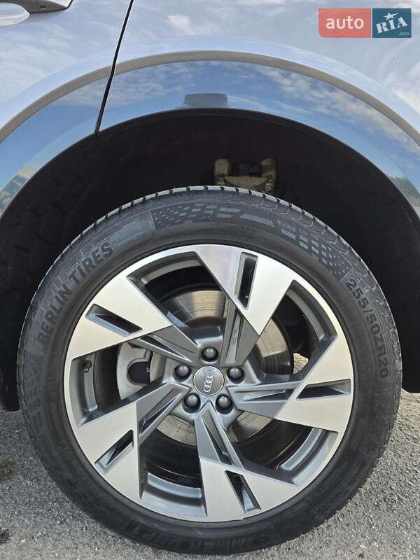 Позашляховик / Кросовер Audi e-tron 2020 в Ужгороді