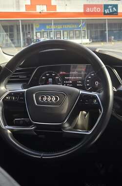 Внедорожник / Кроссовер Audi e-tron 2020 в 
