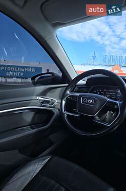 Внедорожник / Кроссовер Audi e-tron 2020 в 