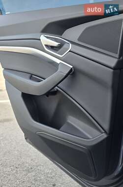 Внедорожник / Кроссовер Audi e-tron 2020 в 