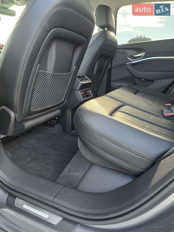 Позашляховик / Кросовер Audi e-tron 2020 в Ужгороді