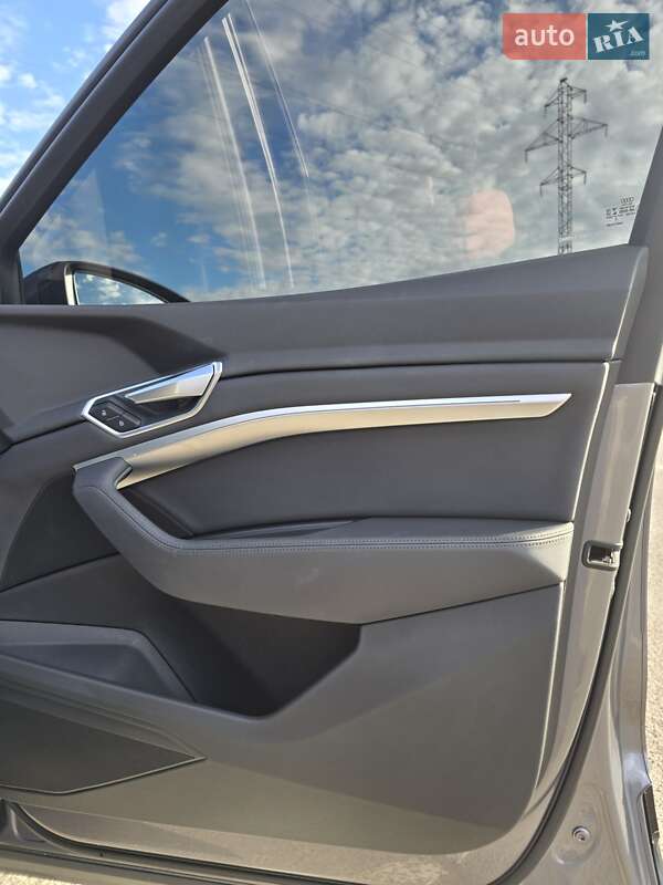 Позашляховик / Кросовер Audi e-tron 2020 в Ужгороді