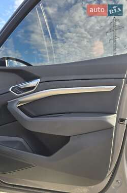 Внедорожник / Кроссовер Audi e-tron 2020 в 