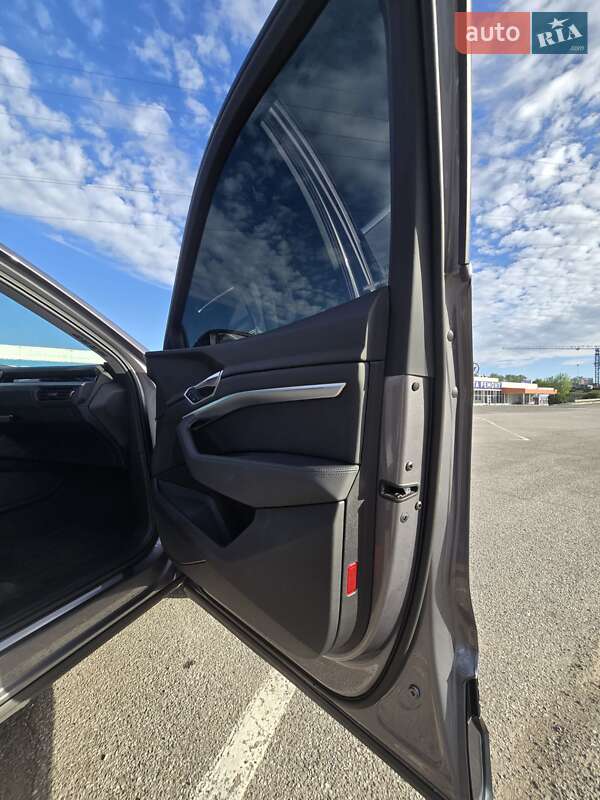 Позашляховик / Кросовер Audi e-tron 2020 в Ужгороді