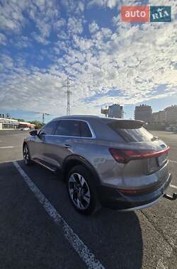 Внедорожник / Кроссовер Audi e-tron 2020 в 